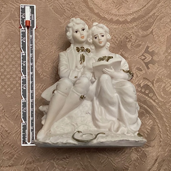 Vintage Style Romantic Couple Figurine 5” Porcelain Look - Picture 6 of 7